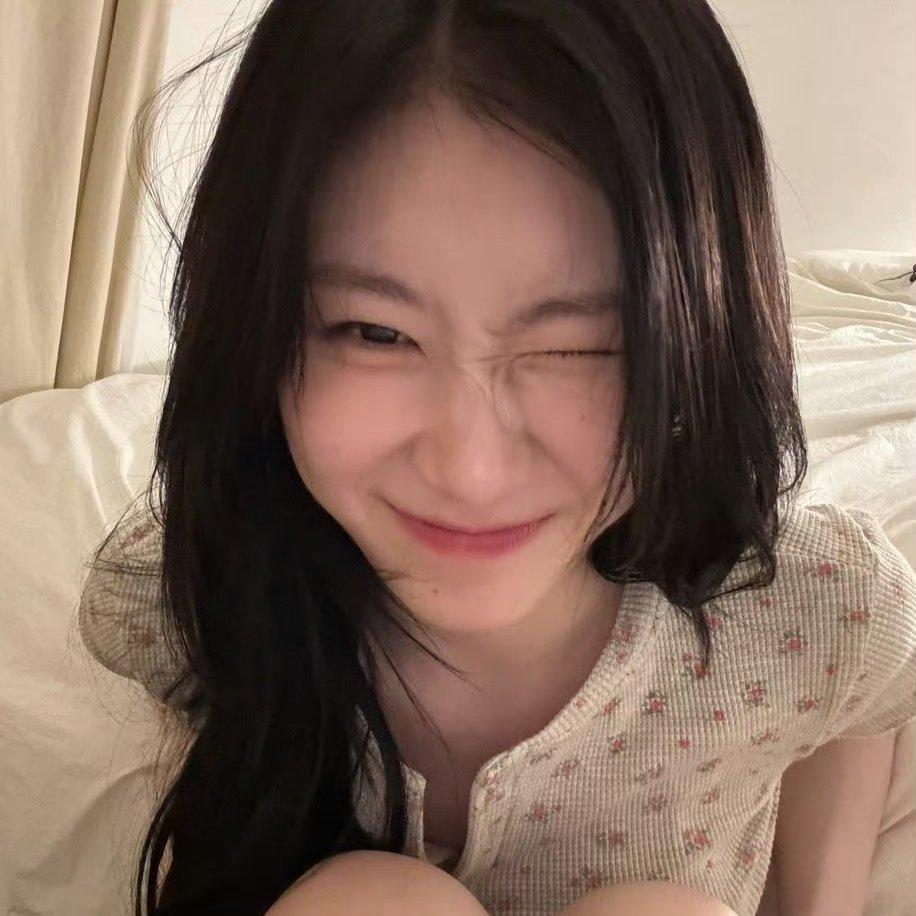 小绮掉进壶里了