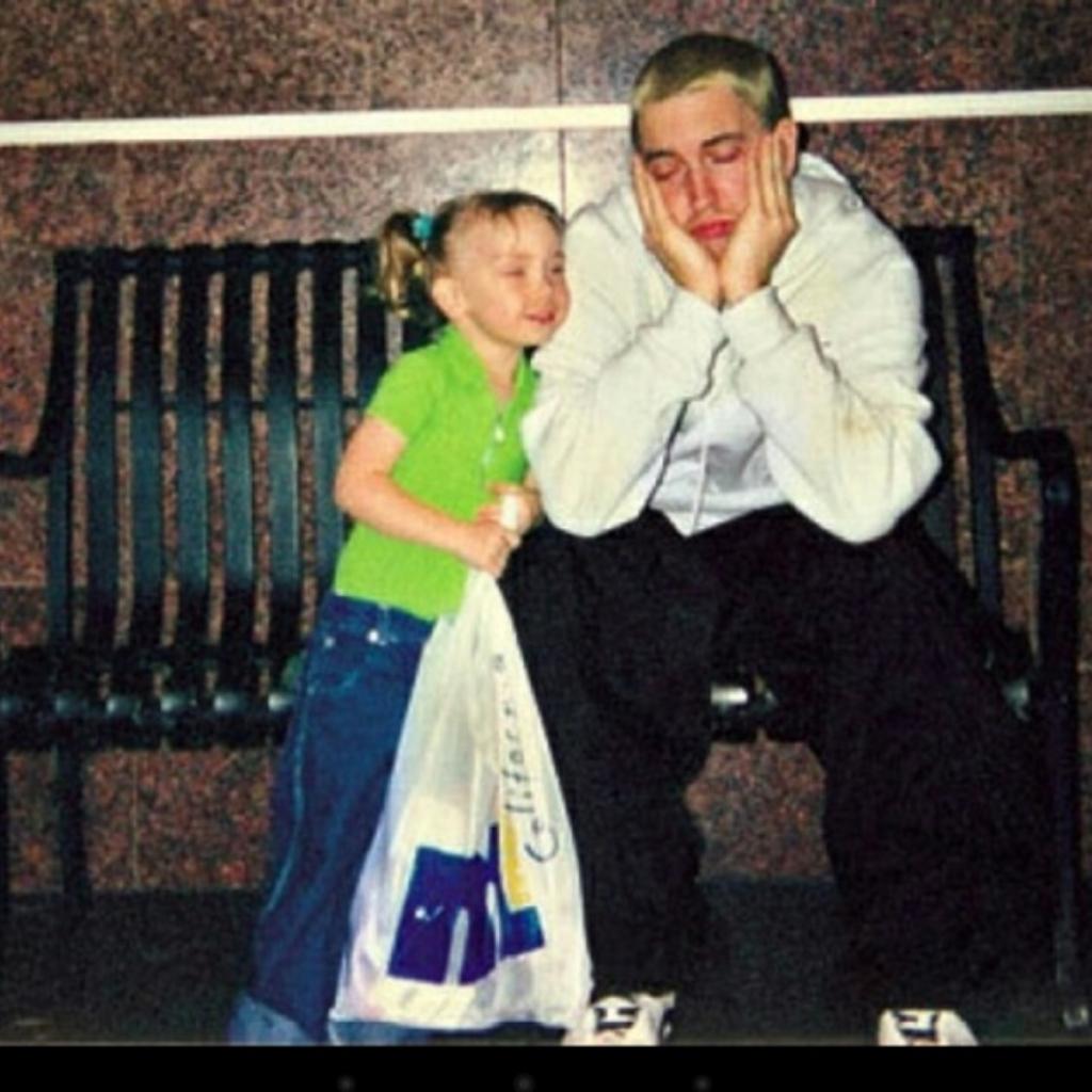 Eminem提到女儿Hailie的歌