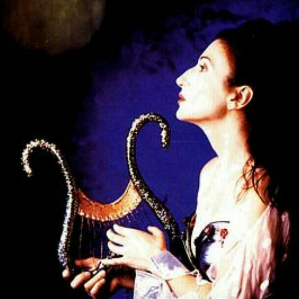 在清澈的泉的泉水边 - la claire fontaine