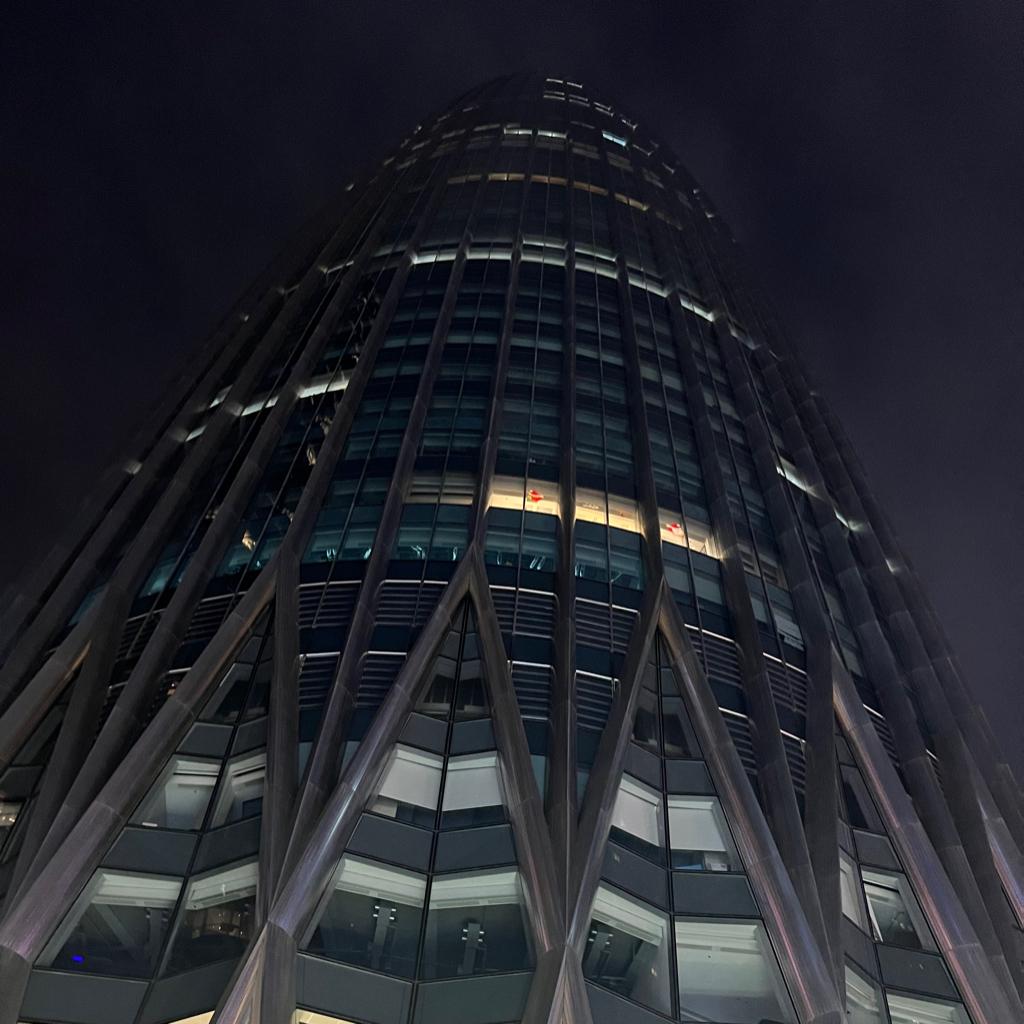 爆头后仿佛倒车镜都结冰