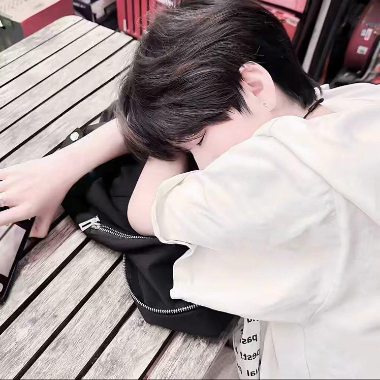 爱在阴雨季无限循环封面