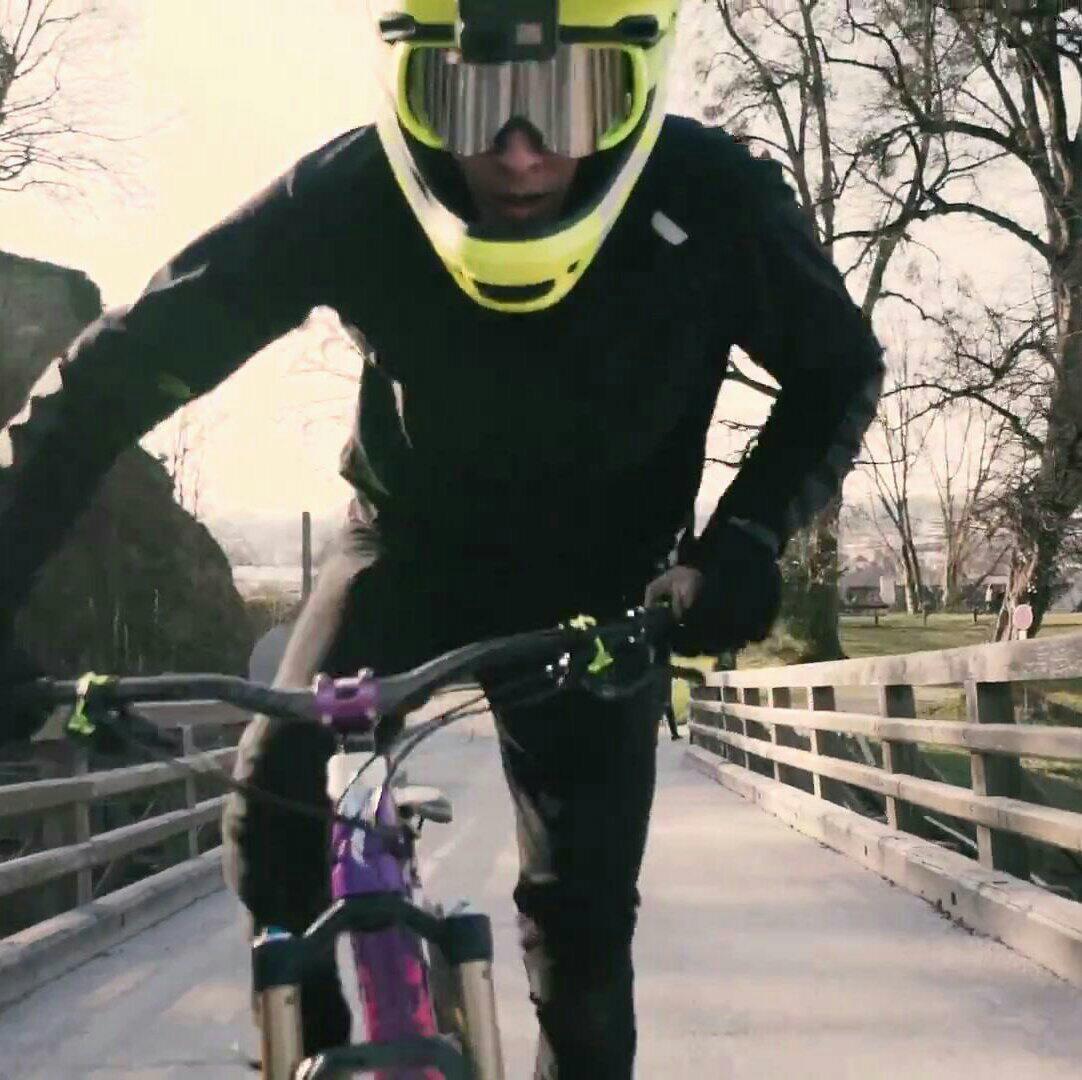 带上耳机！！骑车专属