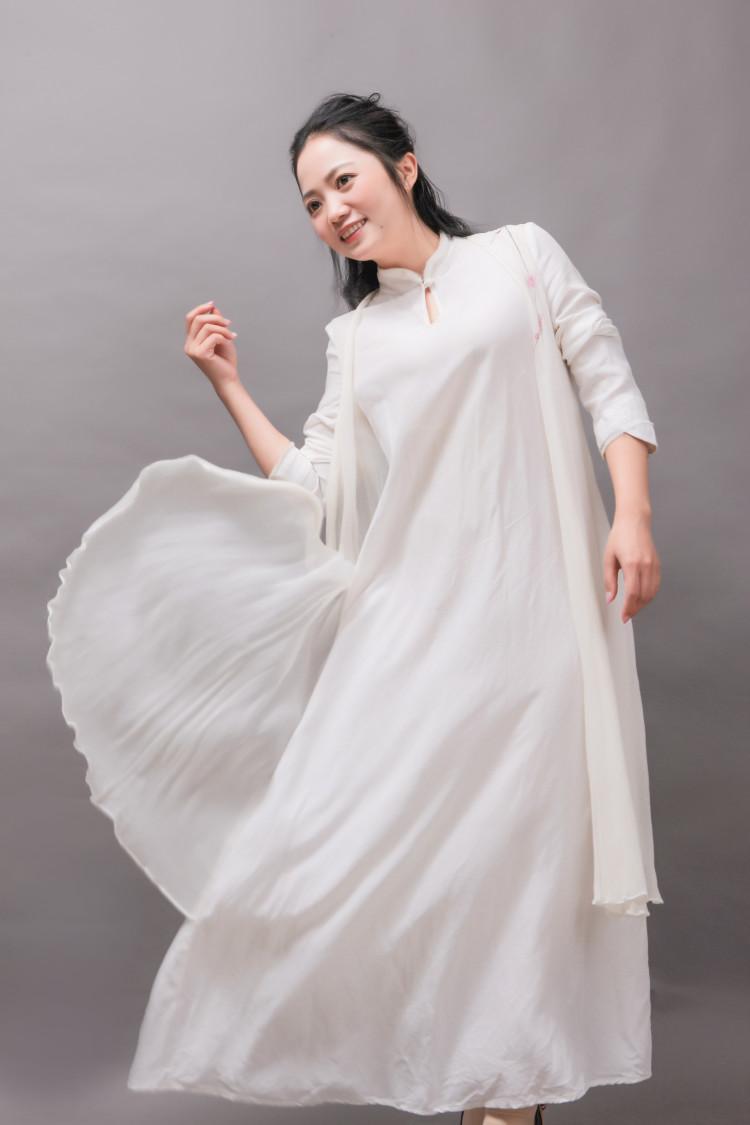 推荐你首我最爱的 陈慧琳的love paradise不错 胡静结婚的时候