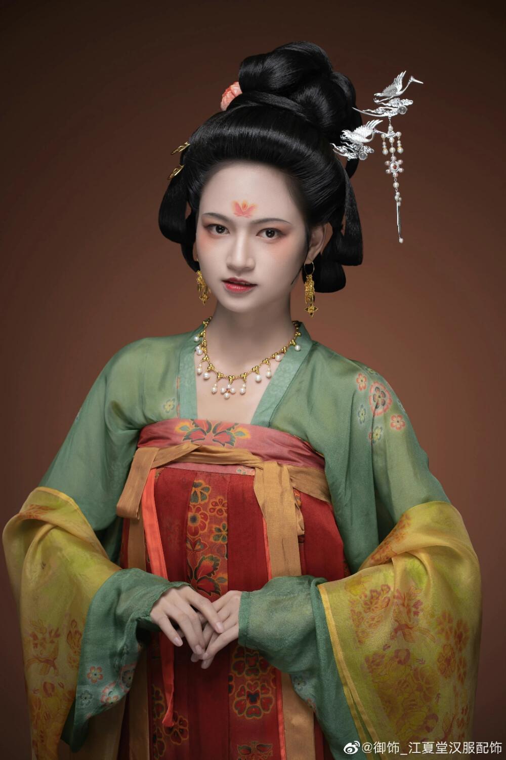 "孤雏之声：见证历史的音符"