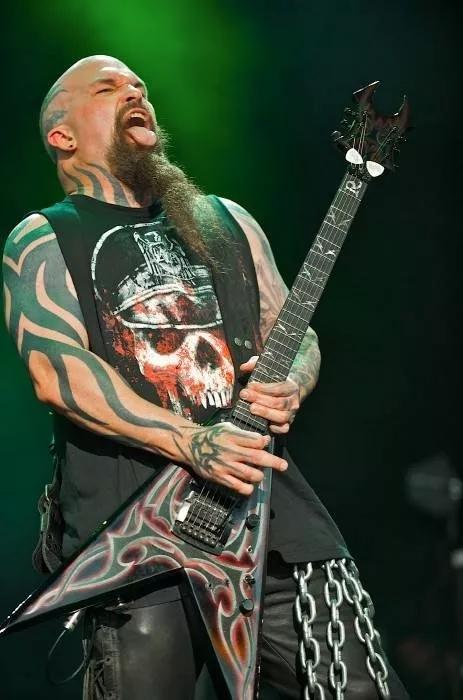 姿势讨论:吉他背的越低越厉害吗?