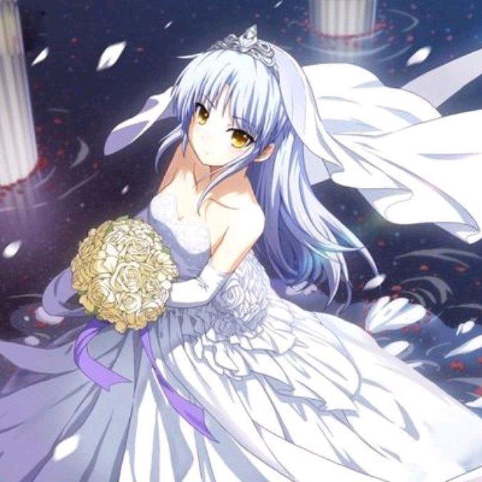 楓が残雪を落とす