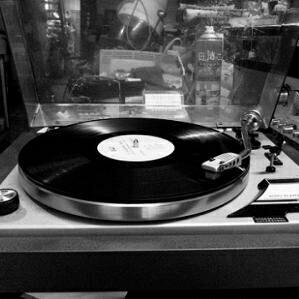 DJs From Mars 纸皮箱怒笑脸哥