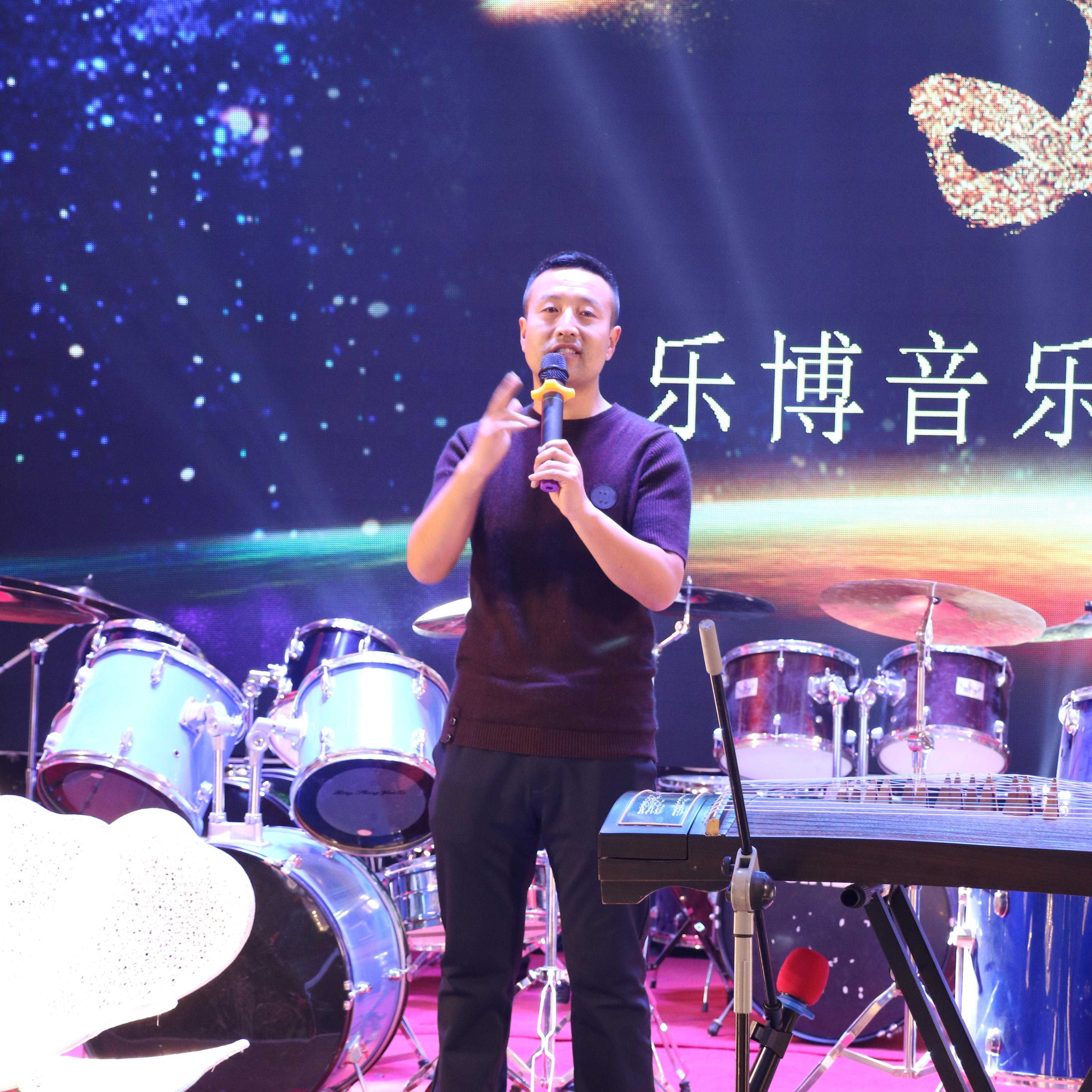 爱你甜甜的微笑 伴奏 - 武雪飞封面