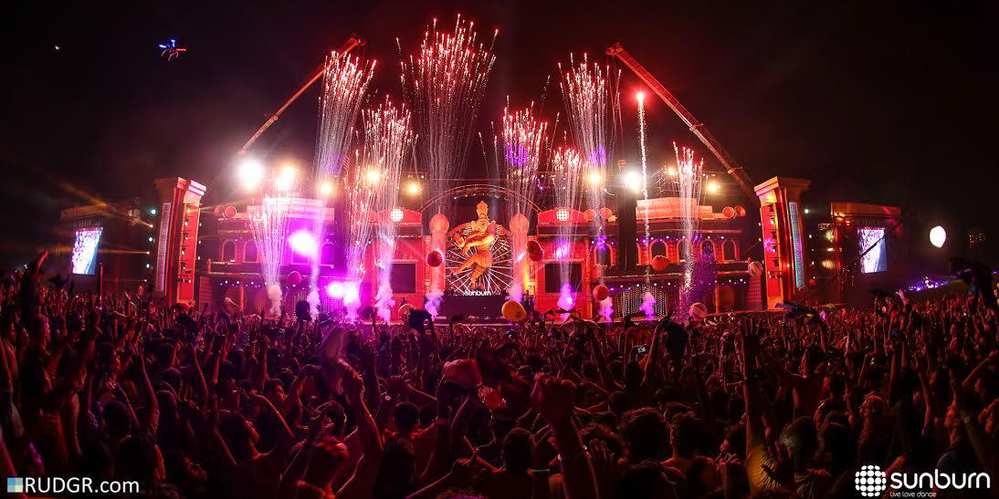 sunburn festival# #martin garrix#  如果能在同一场电音节体验