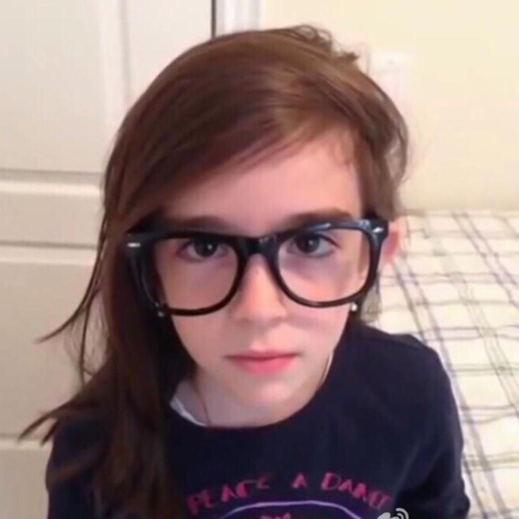 Eh-Bee-Family 二逼一家人