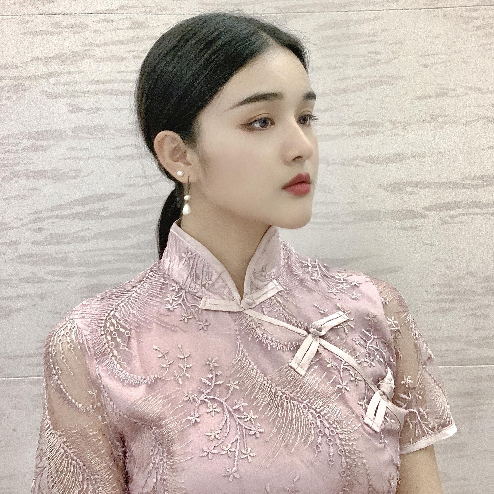 有个爱你的人不容易封面