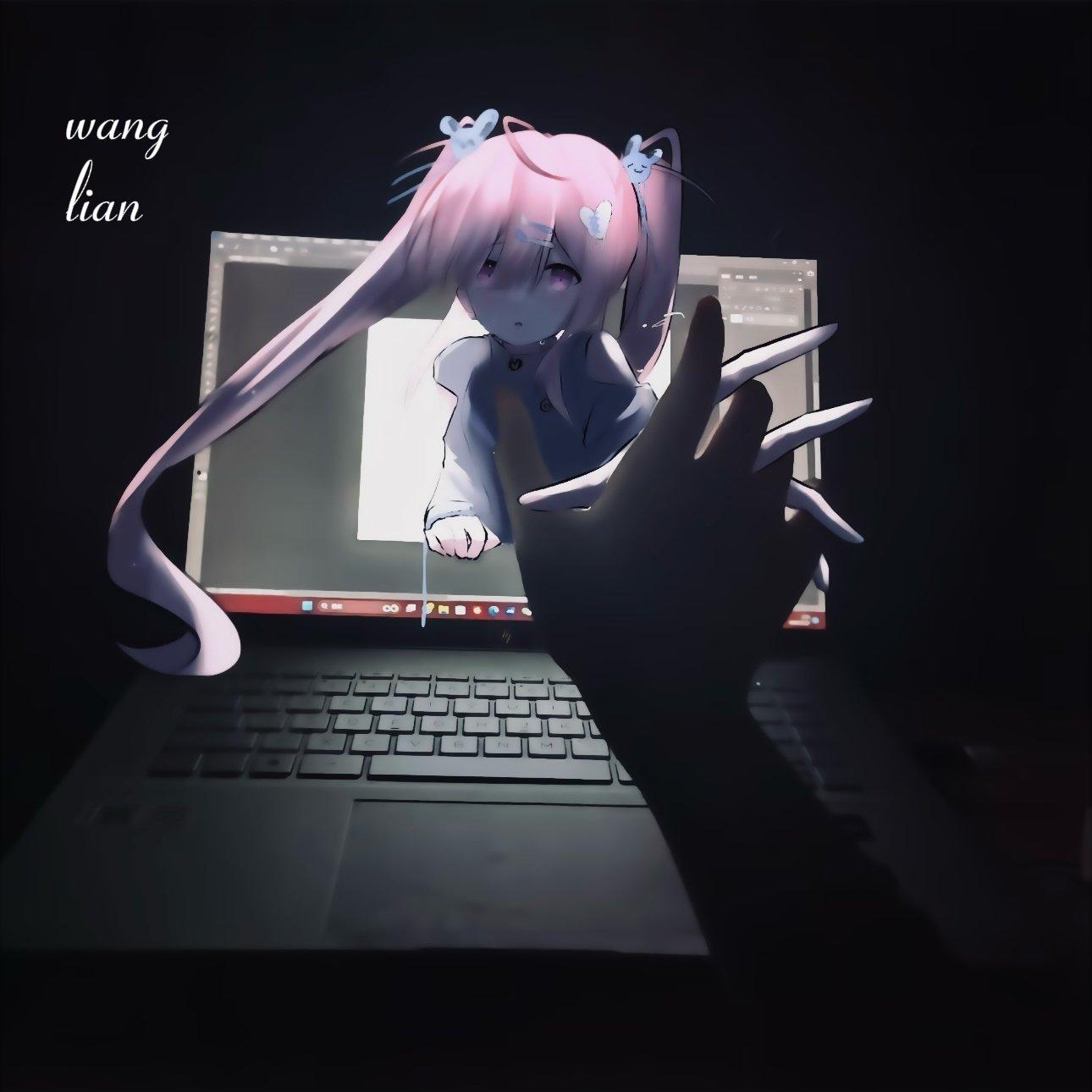 眼泪总偷偷的躲在眼眶