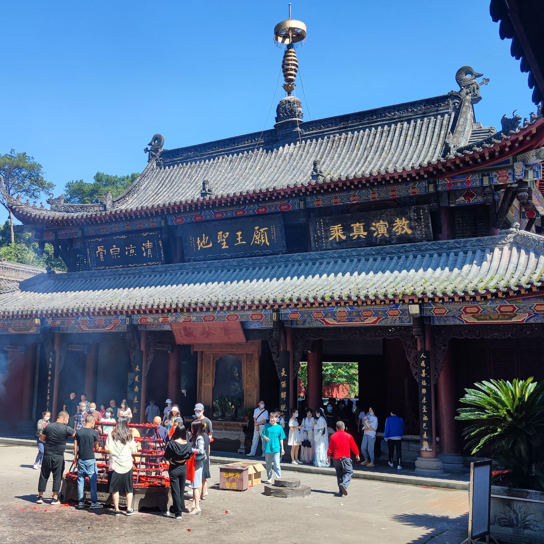 《E8r钢琴曲》成都 石径寺封面