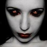 妹妹背着洋娃娃