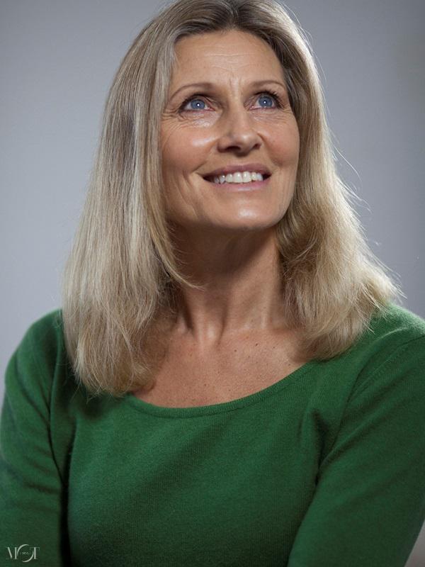 模特?看正面? 模特从左到右分别是: pauline swain