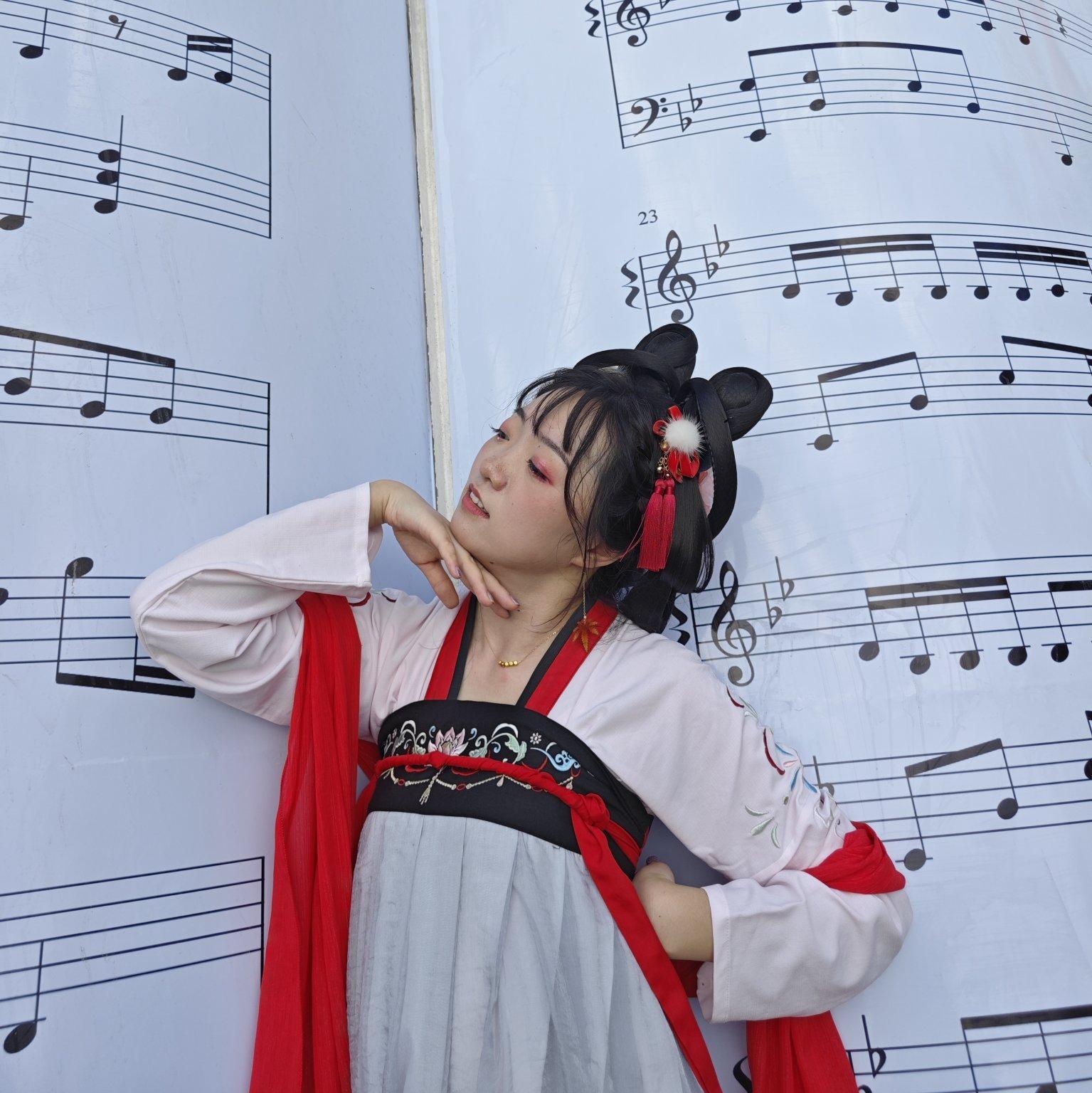 矫揉造作的浮夸