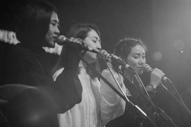 李志伴奏,木玛、朱格乐主唱的《梵高先生》,让现场炸了锅