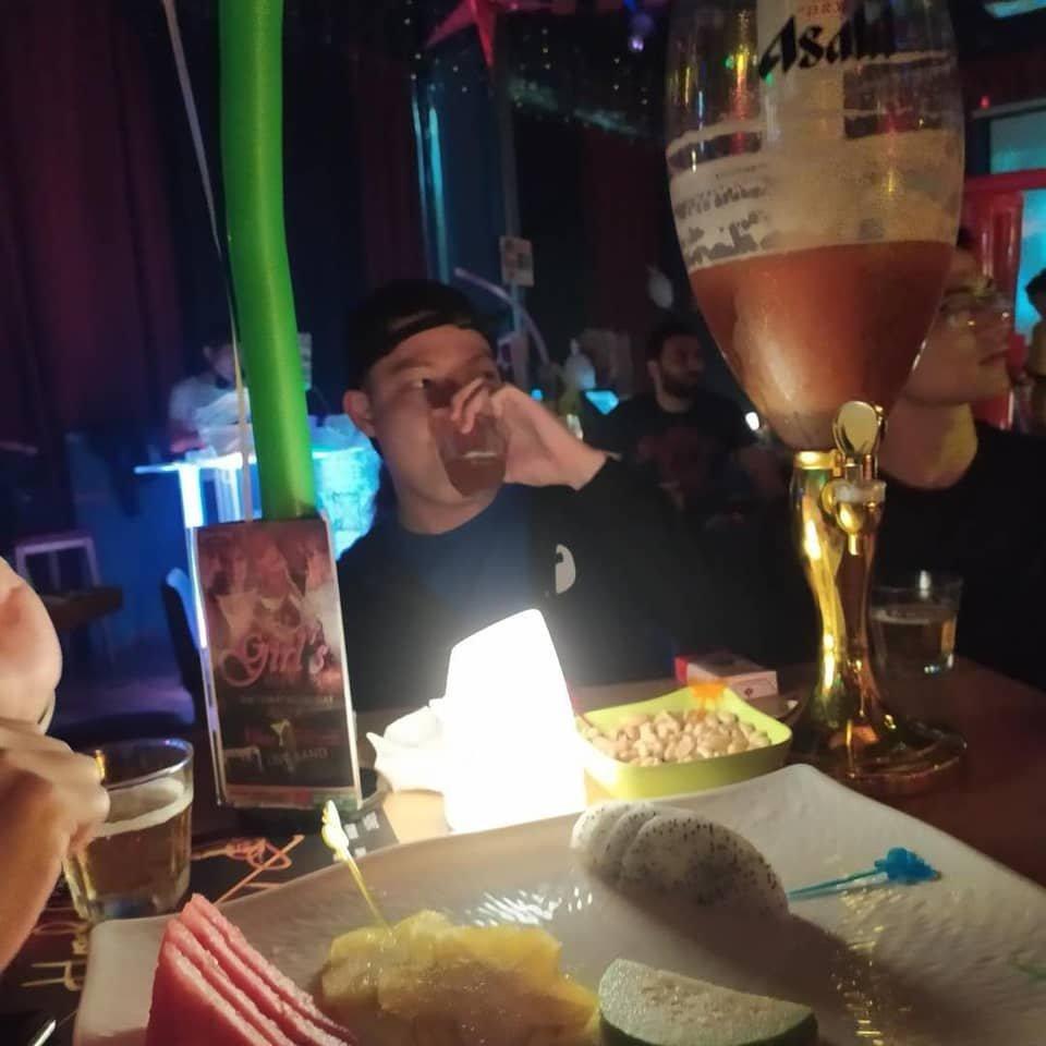 饿得半死的废青