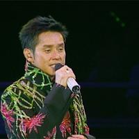 谭咏麟 - Medley : 爱上您/爱是这样甜/爱多一次痛多一次/小风波/第一滴泪/吻别/还是你懂得爱我/张开那心 (Live in Hong Kong / 2005)