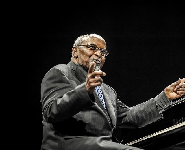 Junior Mance