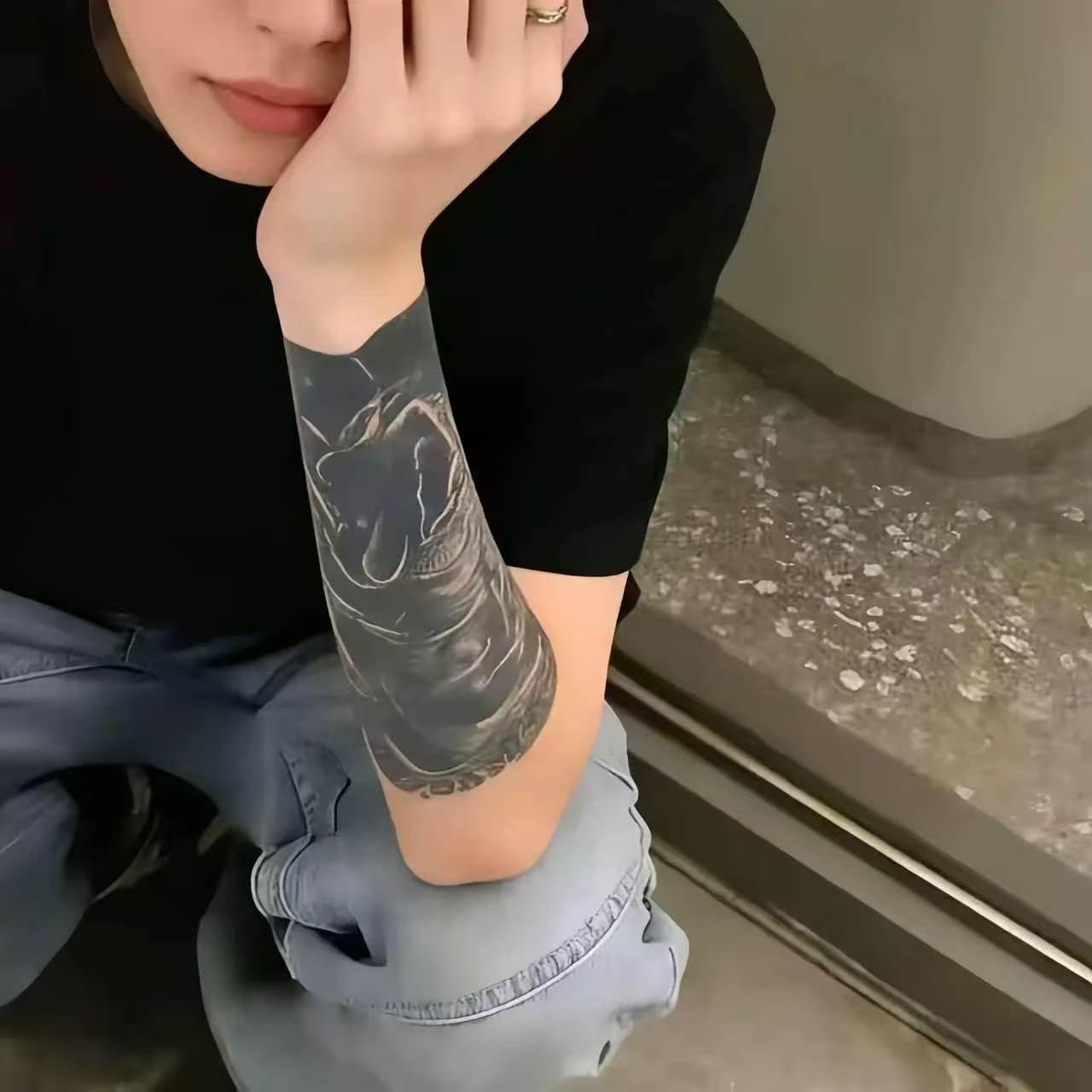 八年前封面