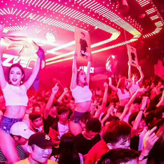 武汉Club Muse光谷店/尬舞还是甩手