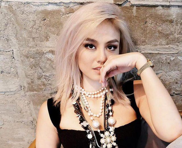 AGNEZ MO