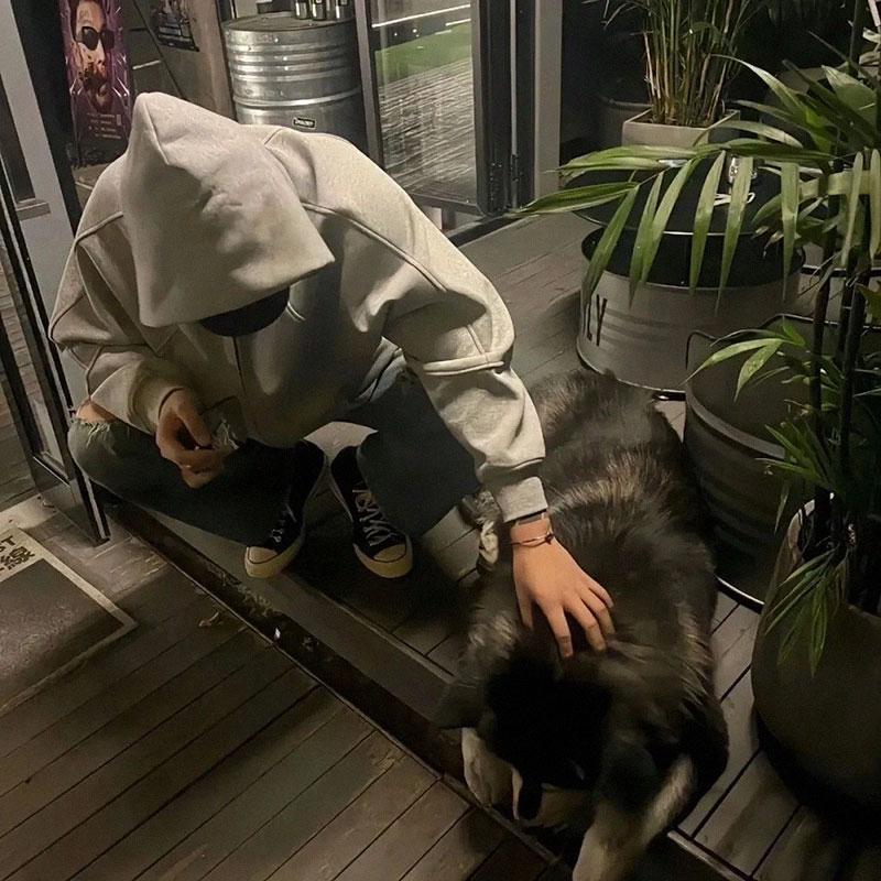 耳机无限循环播放的 Rap .