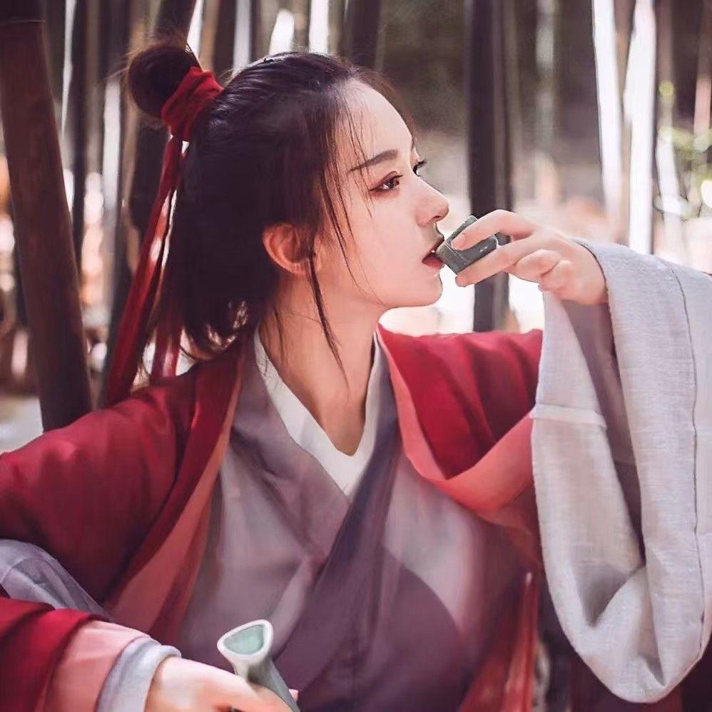 莲的心事封面
