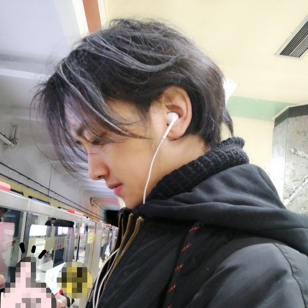 月下抚琴剑作歌