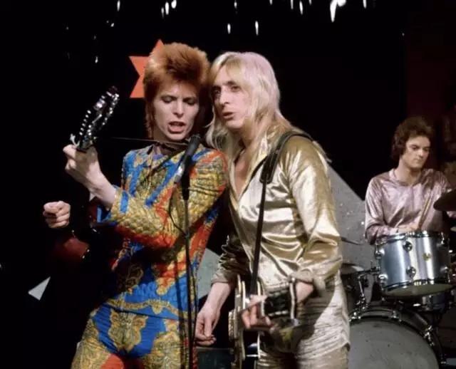 1972年,大卫·鲍伊以ziggy stardust的身份重新出道