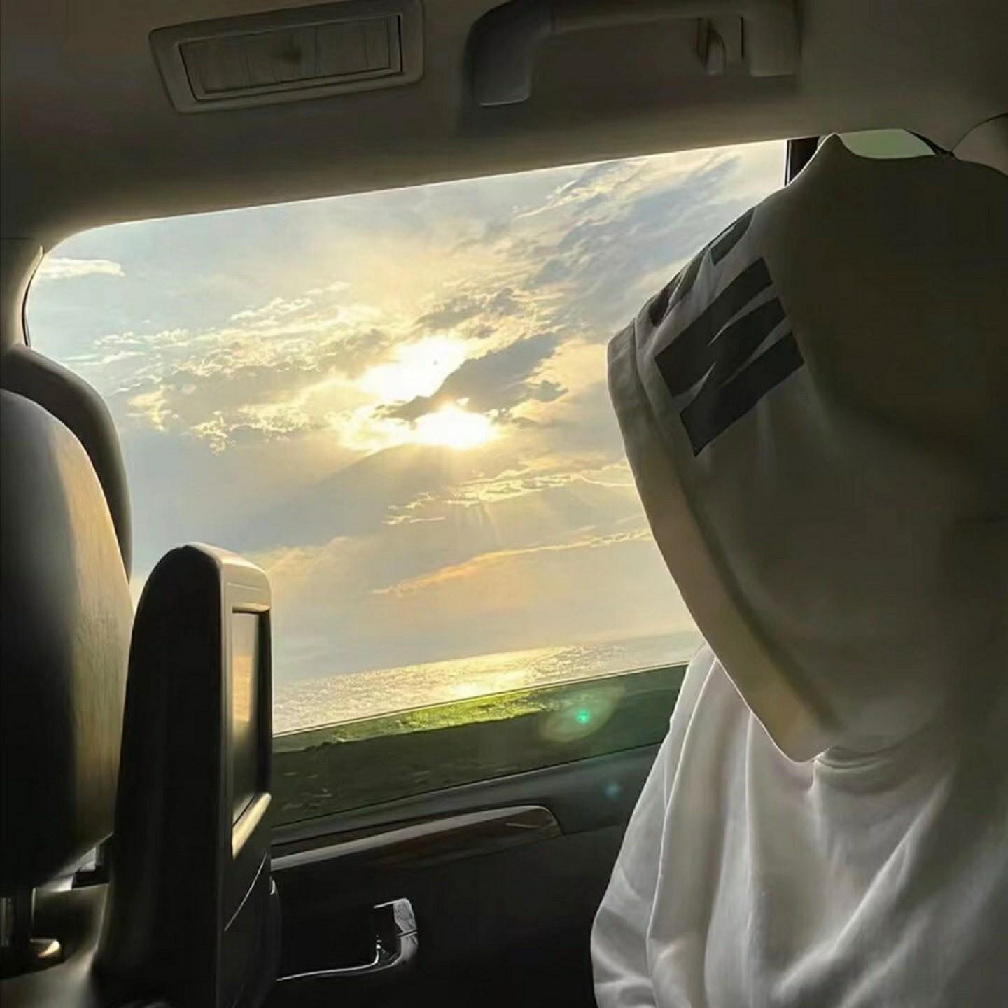焦黄封面