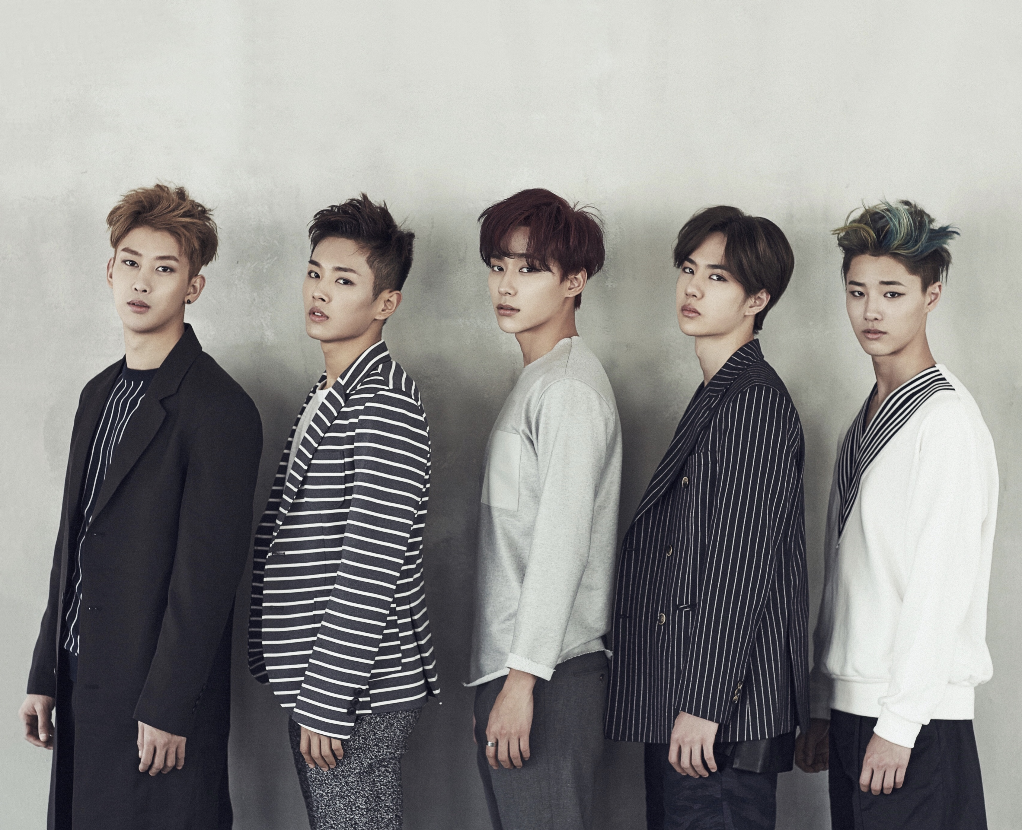 王一博 UNIQ 1st Mini ALBUM EOEO 中国版 王一博 UNIQ 1st Mini ALBUM EOEO 中国版