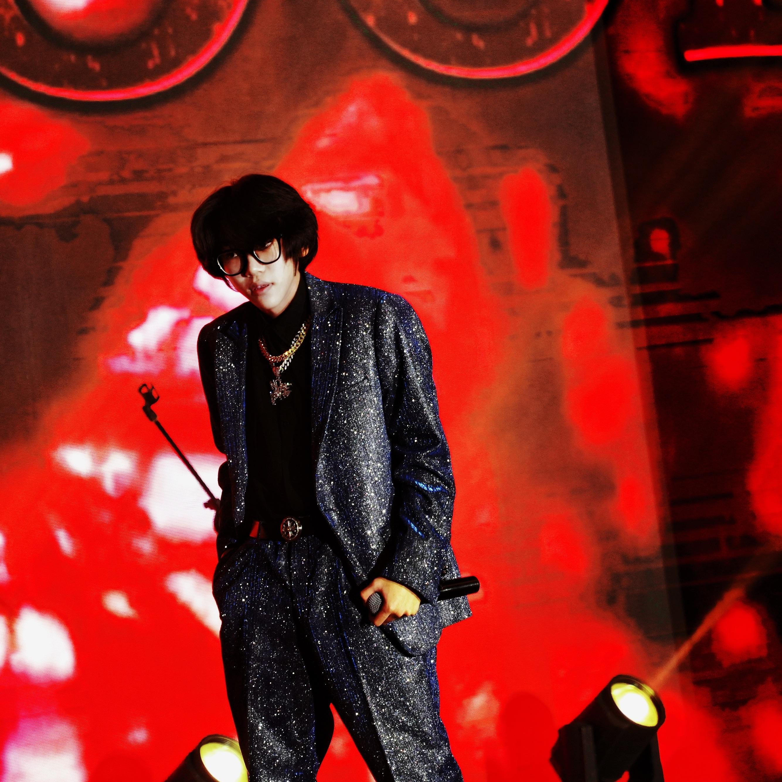 YOUNG BLOOD（live）封面