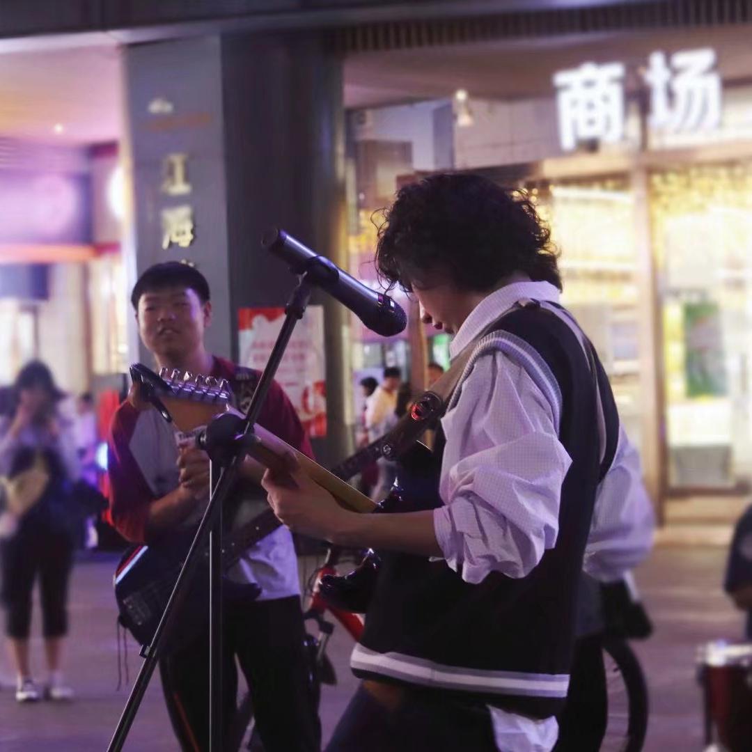 逃离地球（live）封面