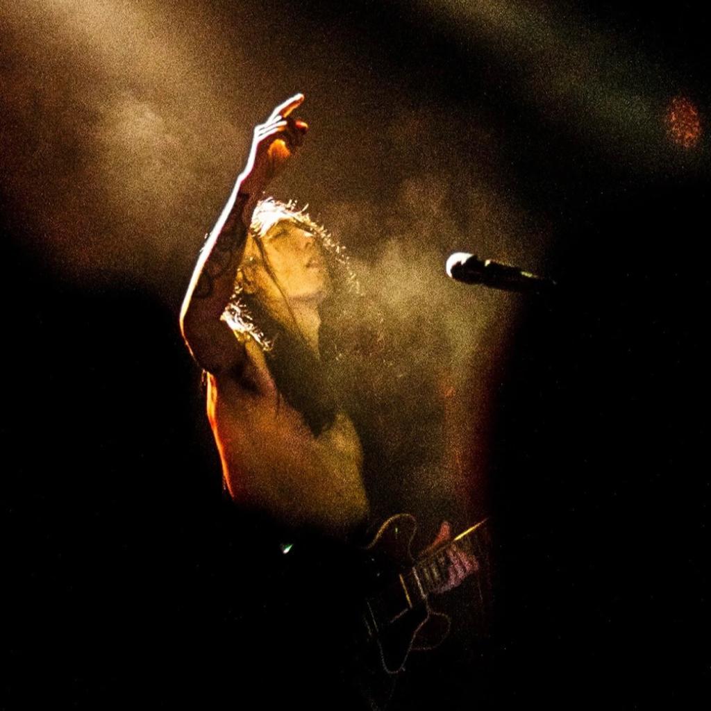 请你不要再唱那些无聊的歌谣