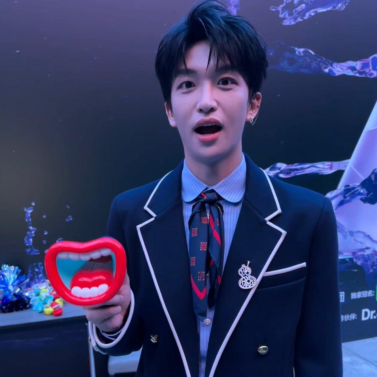 Lars蟹黄堡love黄子弘凡