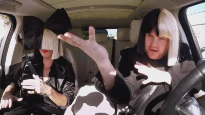 这次sia带来的竟然是一份神秘的圣诞礼物