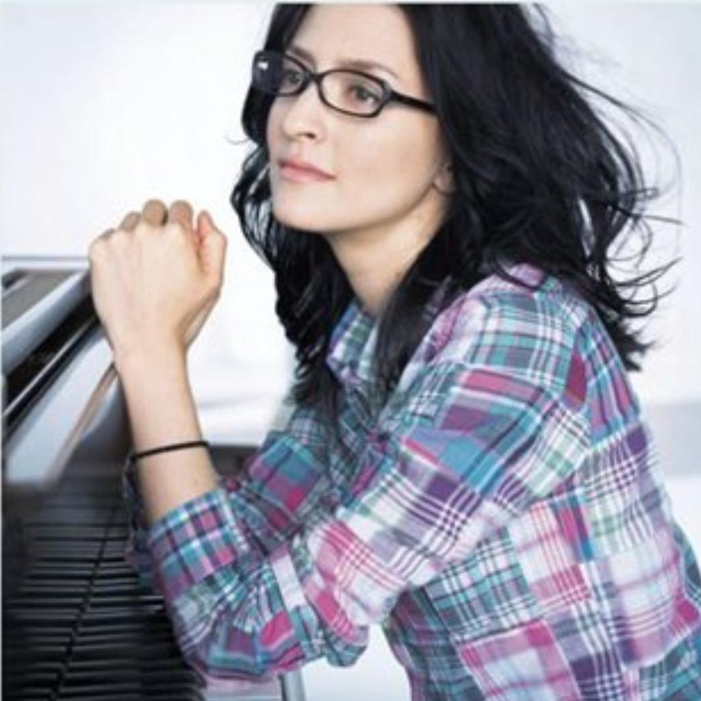 感动日本的Angela Aki