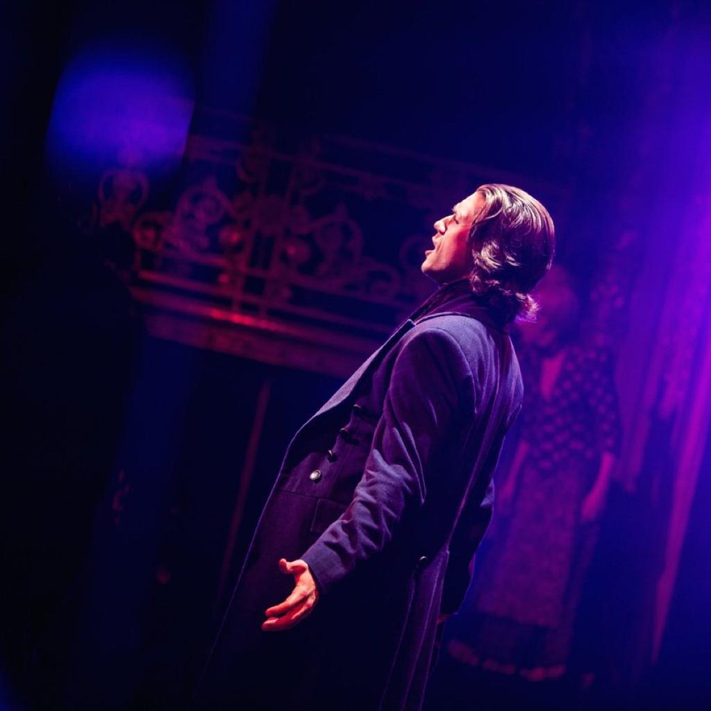 Aaron Tveit | My Bway Boyfriend