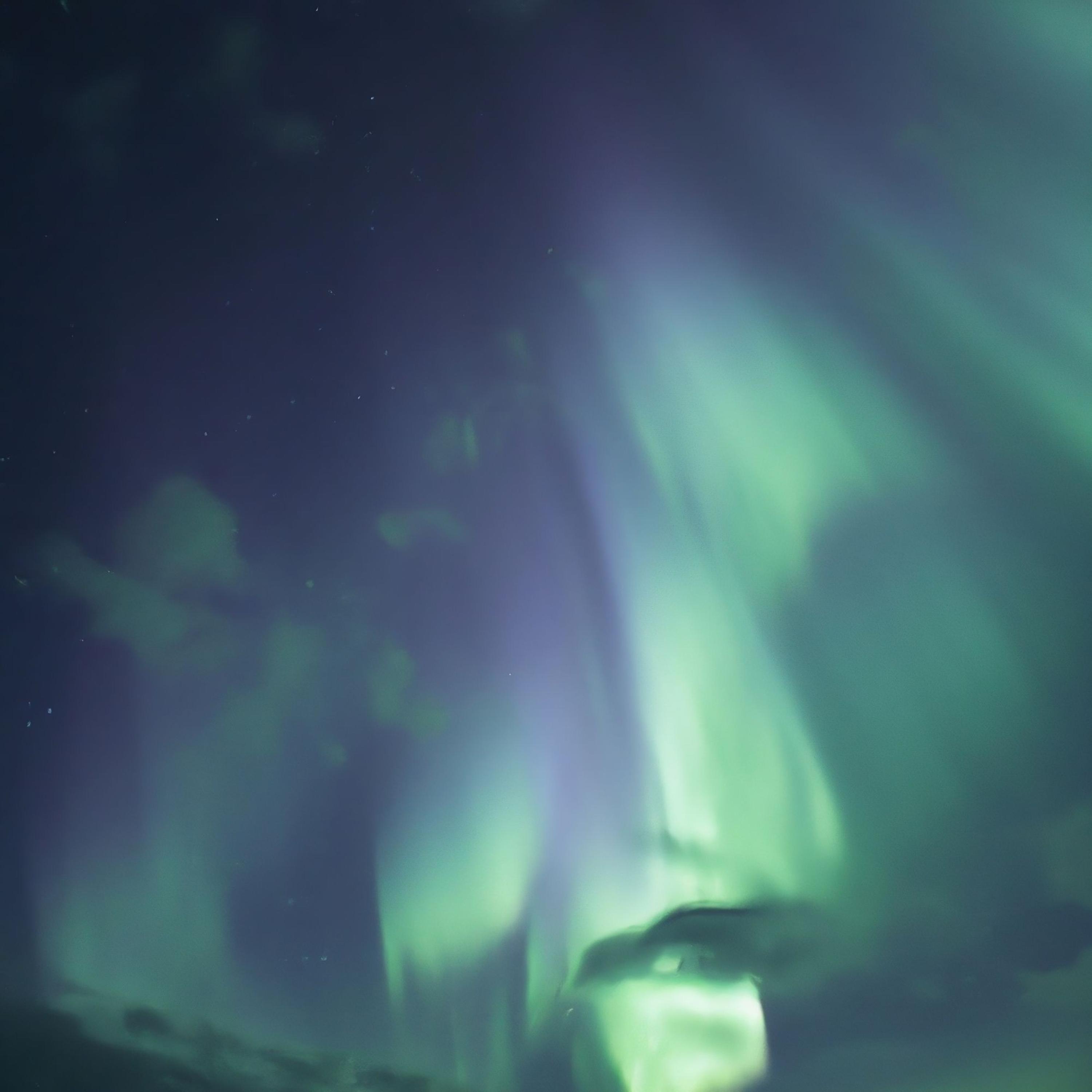 aurora封面