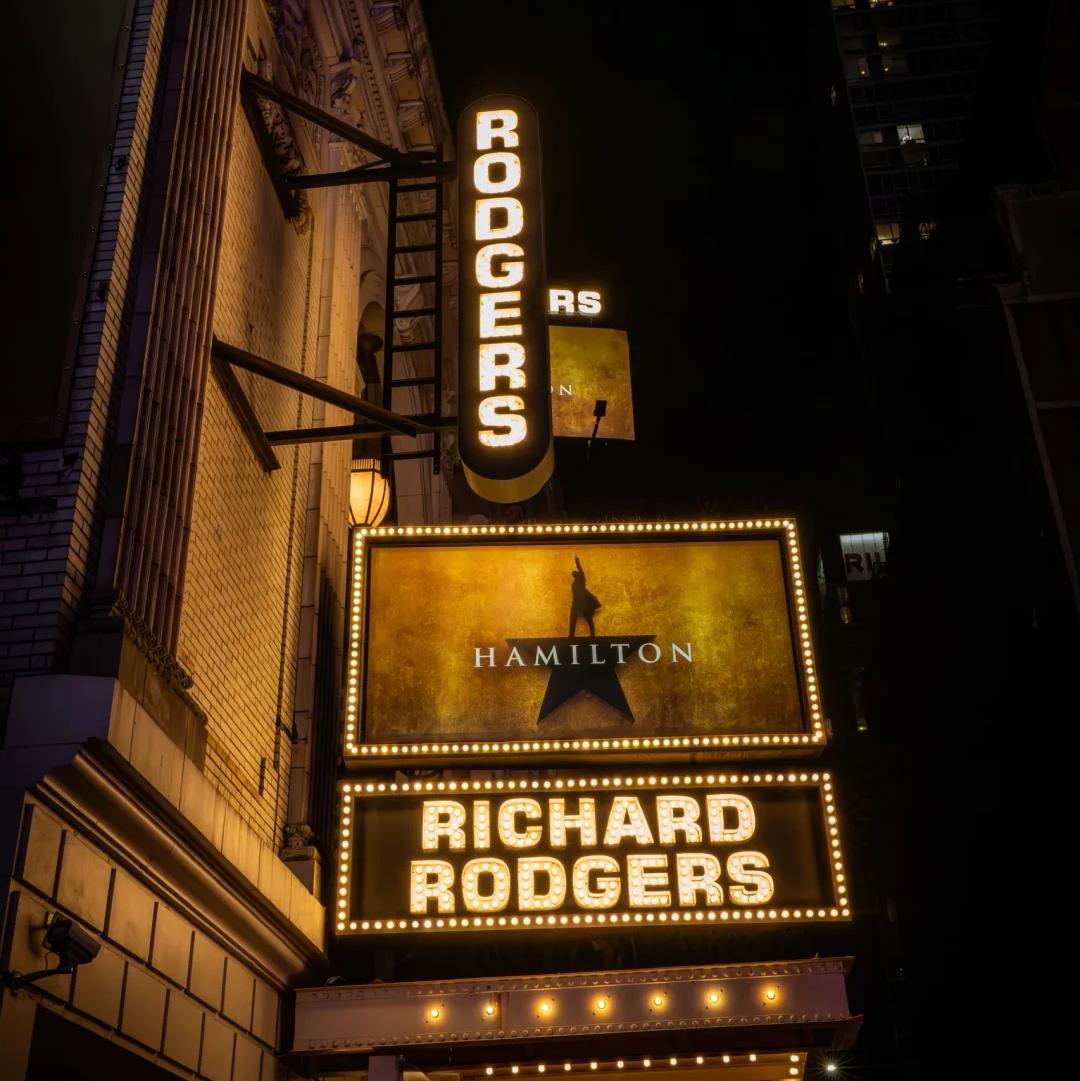 老钱风 轻快 复古 摇摆 百老汇 爵士