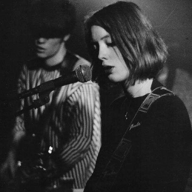 「迷幻摇滚」灰色废墟里的迷离梦境