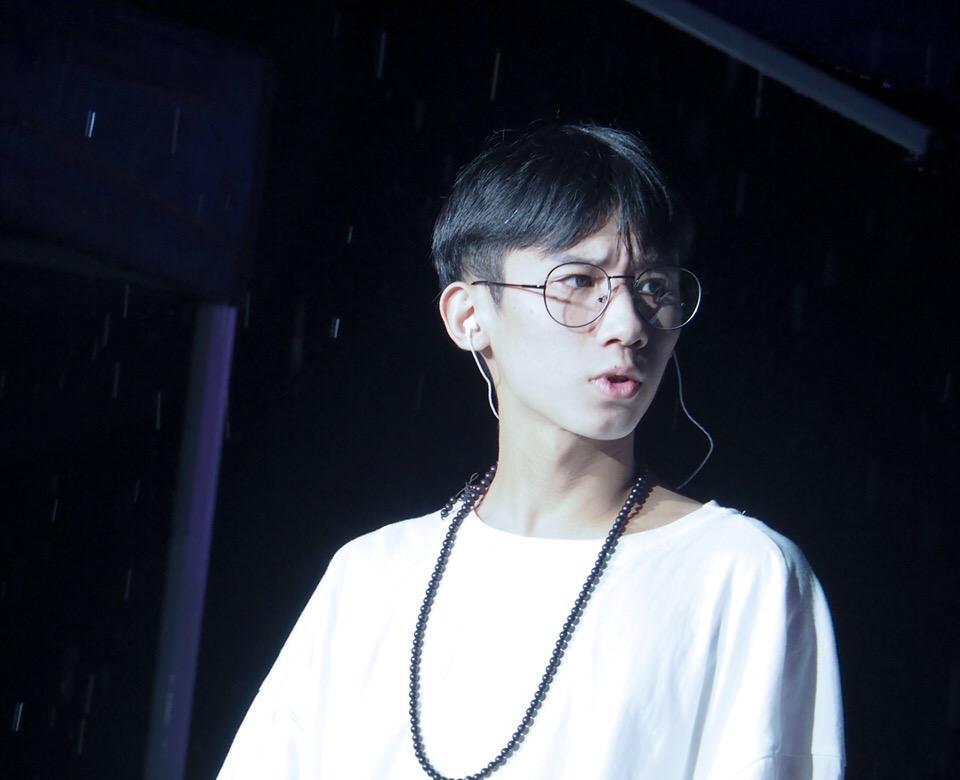 李昂星
