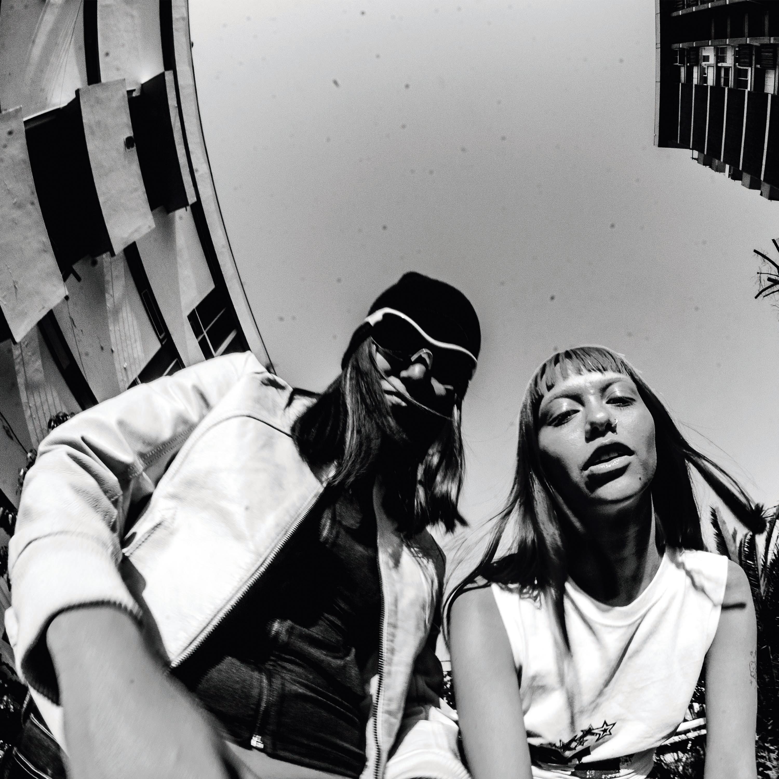 TUMBAO (feat. AKRIILA)