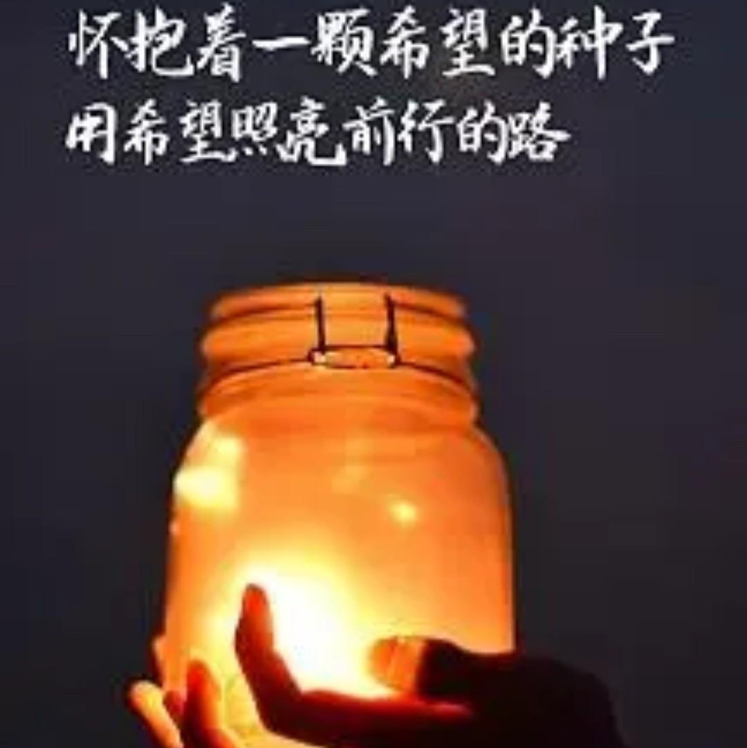 转身拥吻她的肩封面