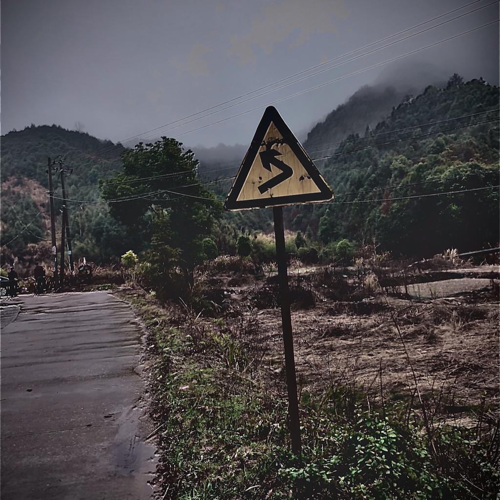 精神小伙