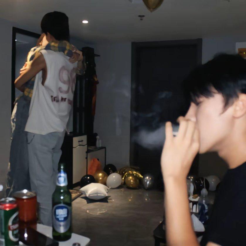 回忆突然闪了一帧，你我又见了一面