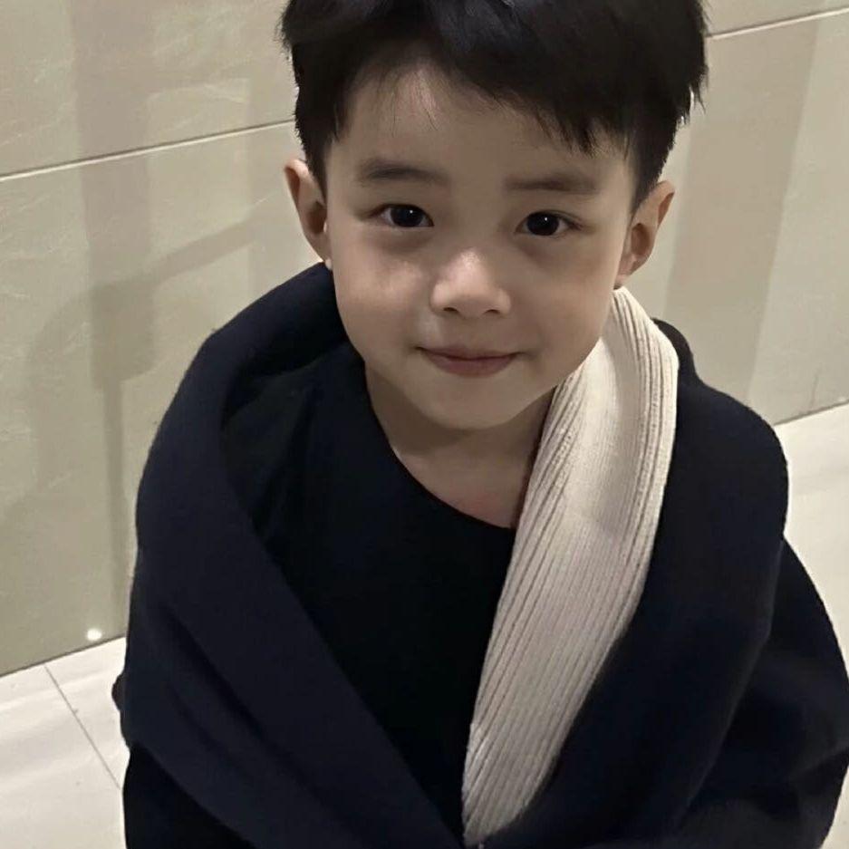 美丽的小姑娘封面