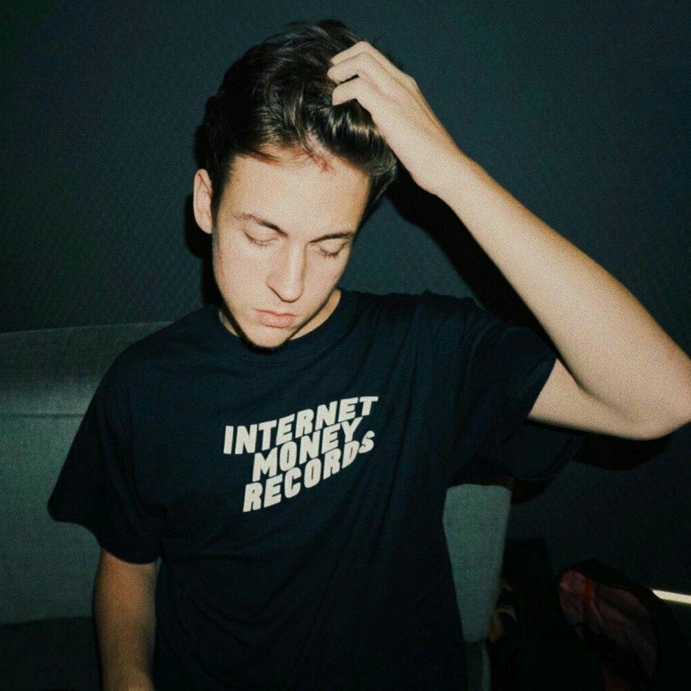 Internet Money厂牌当家制作人Nick Mira